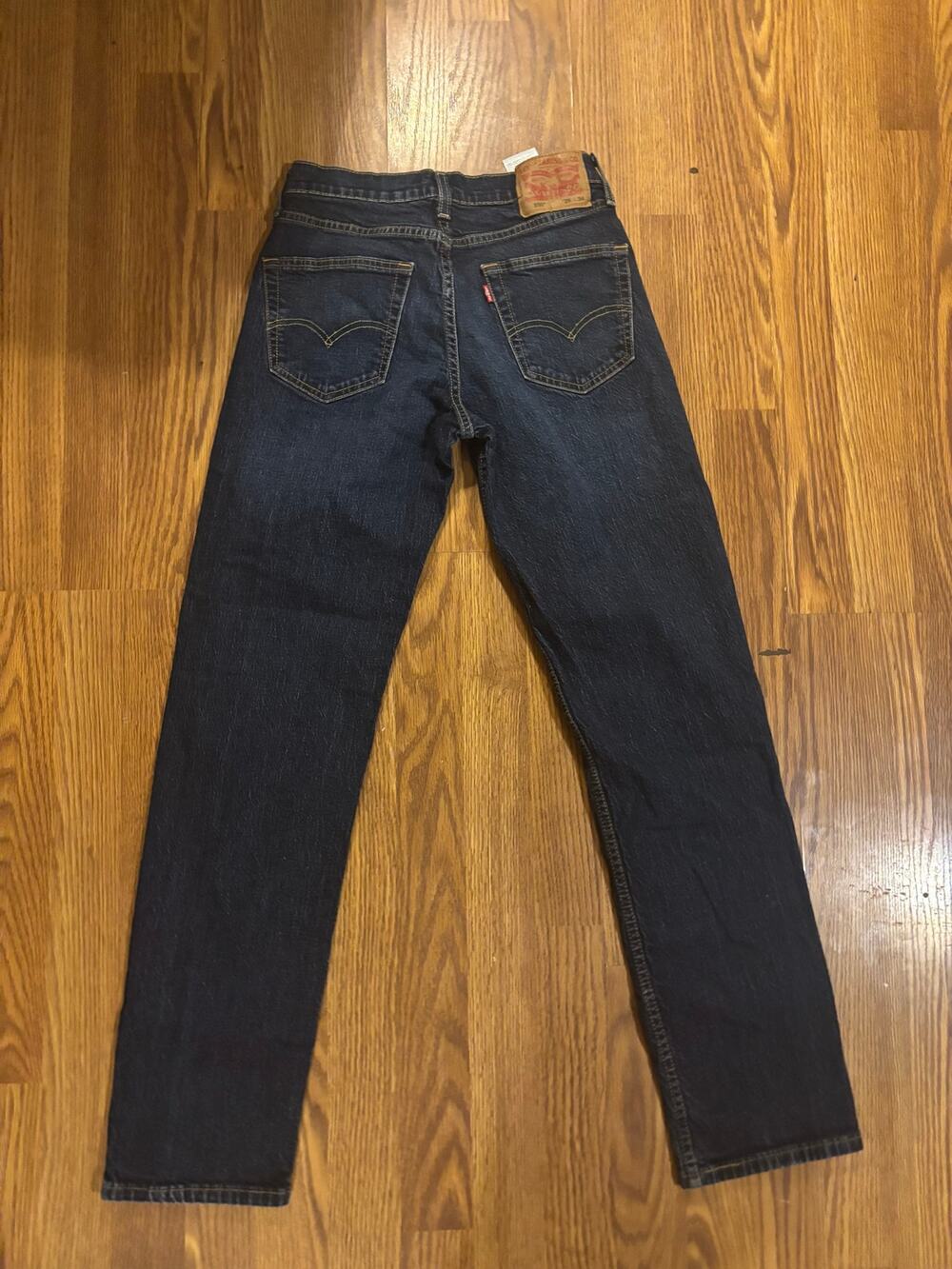 NWOT Levi’s 550 Dark Wash Straight Leg Fitted Casual Everyday Basic Denim Jeans